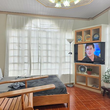 35 Amistad Guesthouse Baguio City Екстер'єр фото