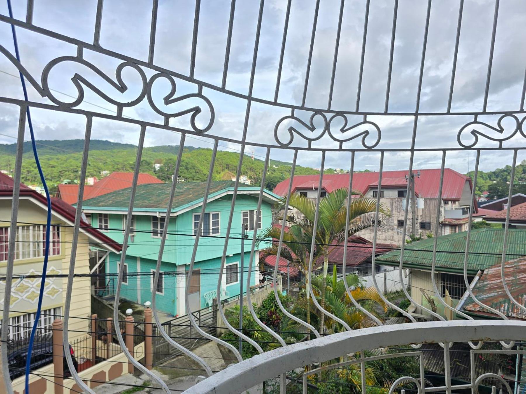 35 Amistad Guesthouse Baguio City Екстер'єр фото